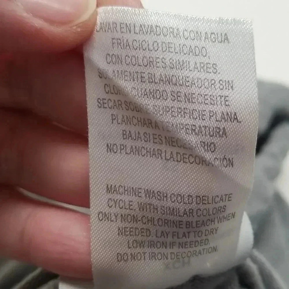 {Disney Parks} Currently Craving Snacks Print Grey Sleevesless Hooded Sweater - Picture 10 of 10